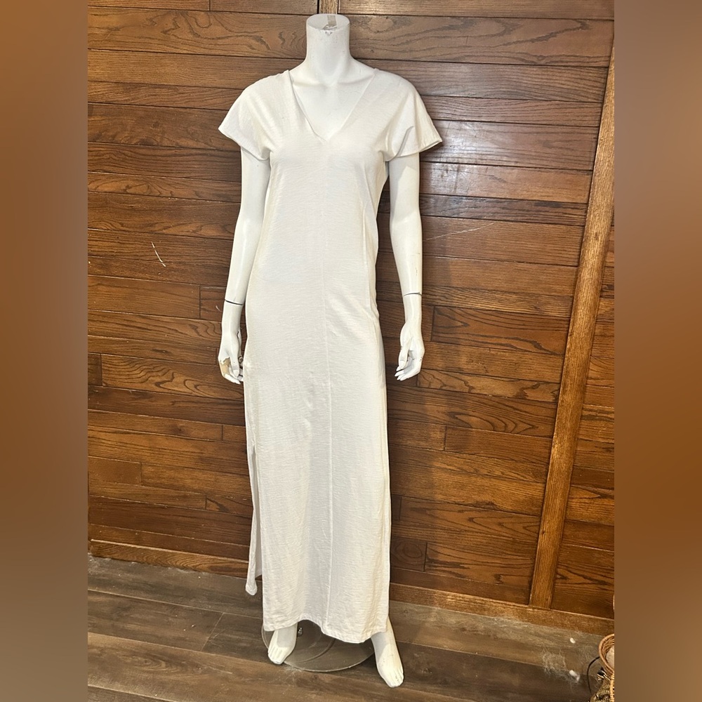 Saks Fifth Avenue White Ribbed V-Neck Gown